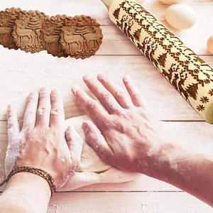 Wunderbares Nudelholz mit Weihnachtskeksemustern